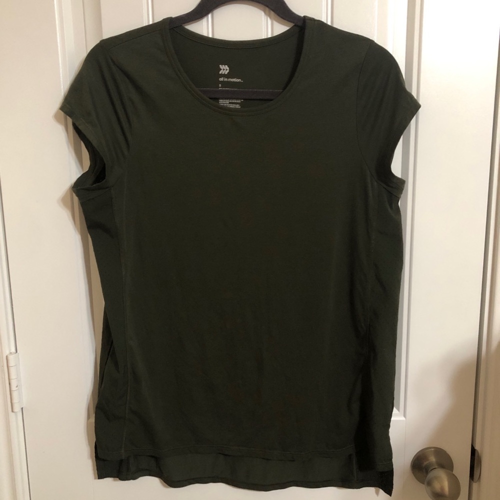 Athletic Running Shirt with mesh ventilated sides all in motion size s